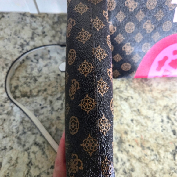 GUESS Tote Set - Picture 13 of 14